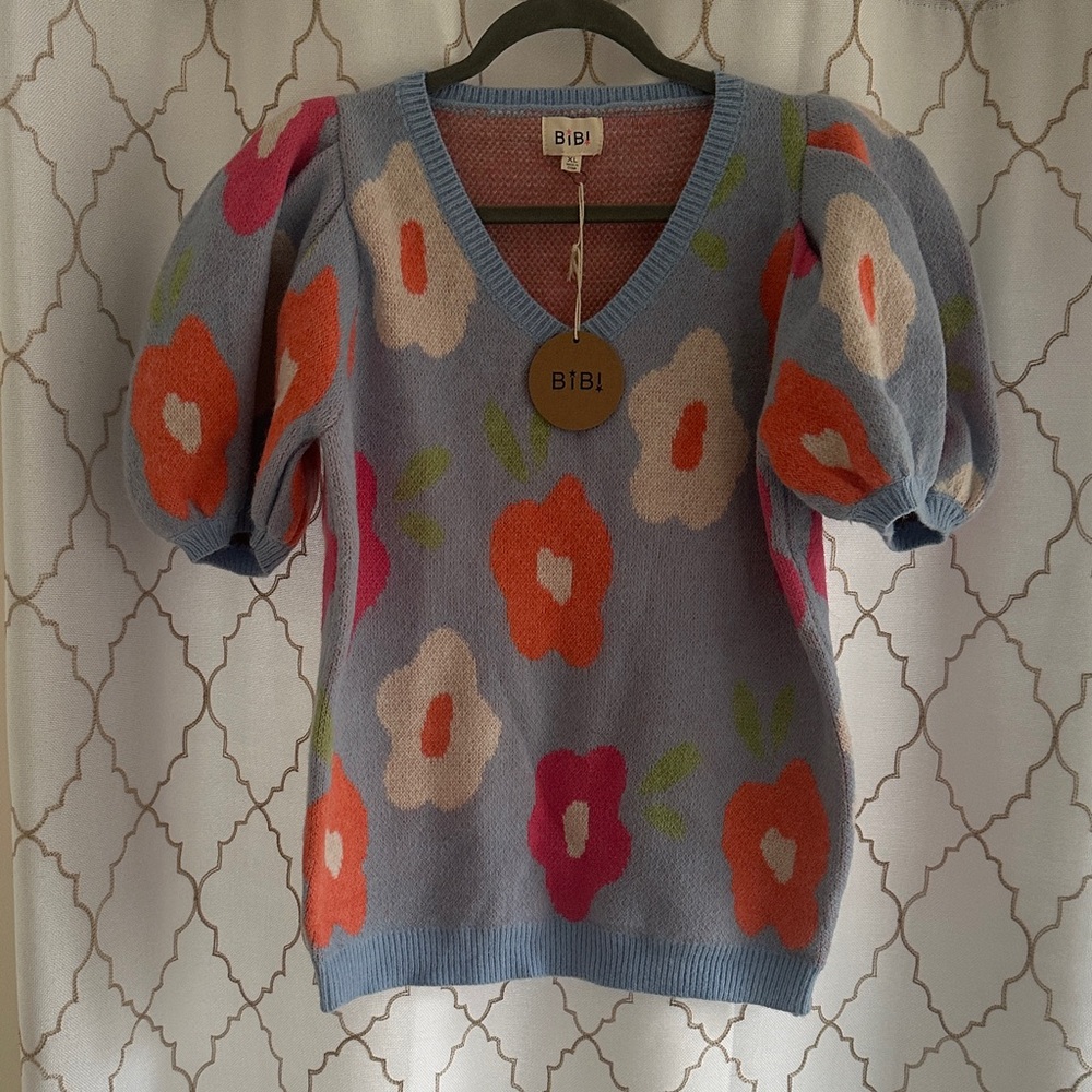 BIBI Floral Puff-Sleeve V-Neck Knit Top in Lavender